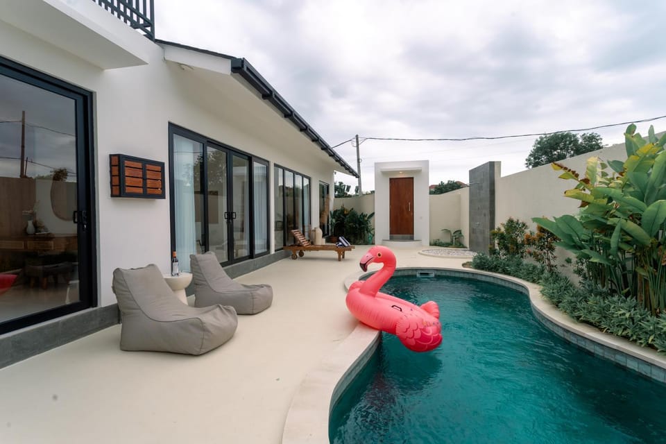 Balcony/Terrace, Seating area, Pool view, Swimming pool