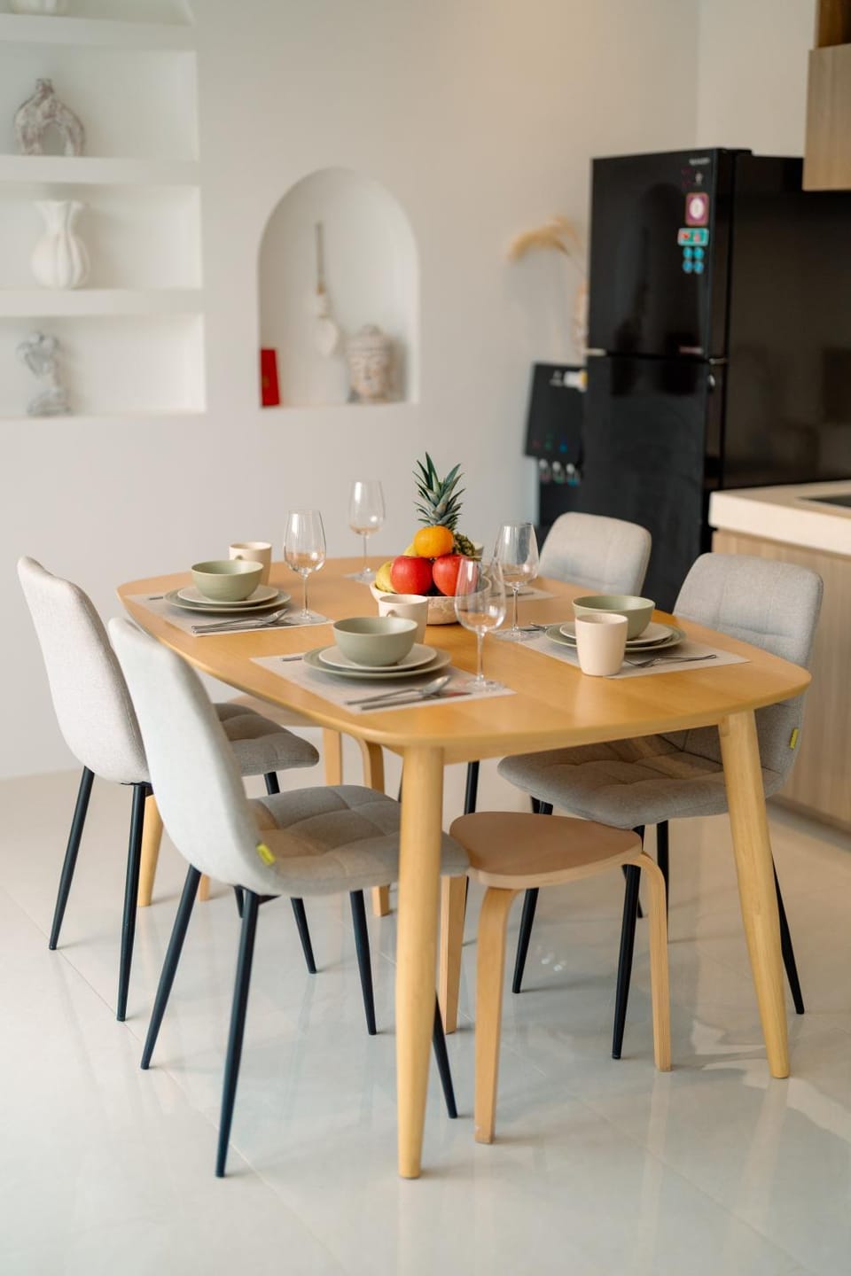 Kitchen or kitchenette, Dining area