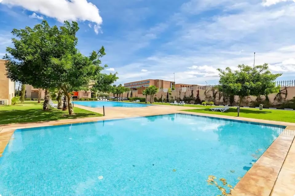 Chic Retreat on Mohammed VI Av, Pools and Terrace Apartment in Marrakesh