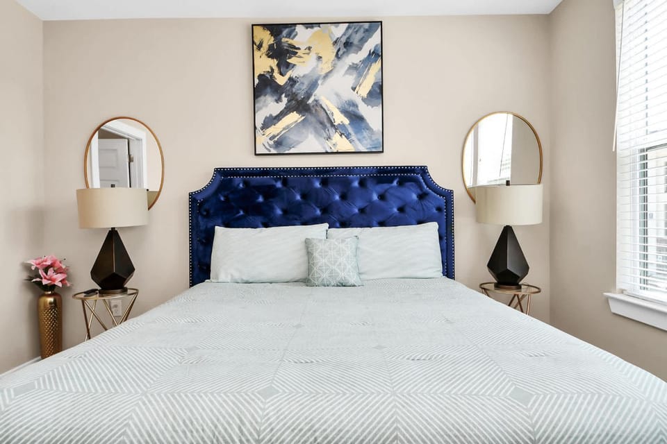 Luxury 2BR 2BA King Beds Houston Stay Fast Wi-Fi Apartment in Conroe