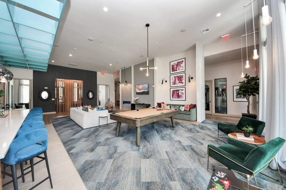 Luxury 2BR 2BA King Beds Houston Stay Fast Wi-Fi Apartment in Conroe