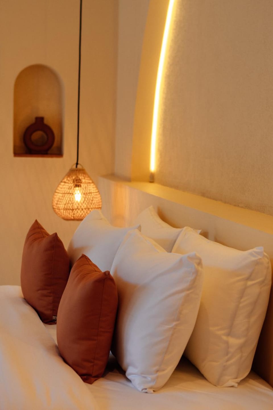 Bed, Photo of the whole room, Decorative detail, Bedroom