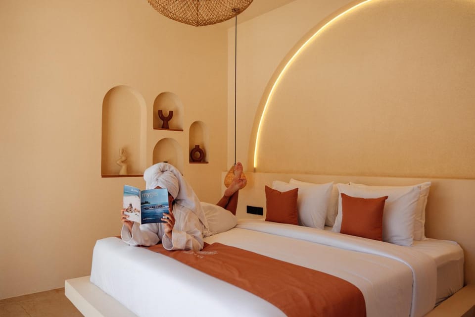 Bed, Photo of the whole room, Decorative detail, Bedroom