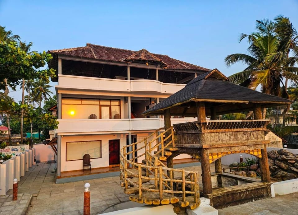 Sea View Balcony room - Tide End Beach Villa Vacation rental in Vypin