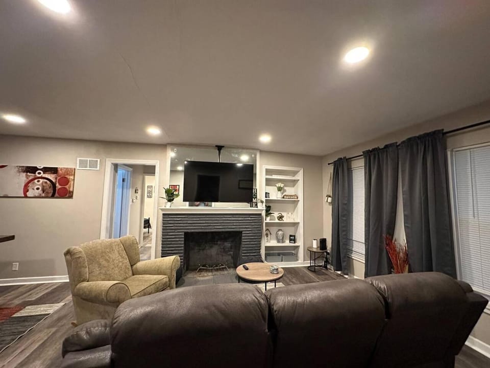 ~Close to Hosp, MU and Downtown~ House in Columbia