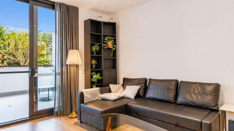 Mascot 2BR 2BA Parking Station & Airport Apartment in Mascot
