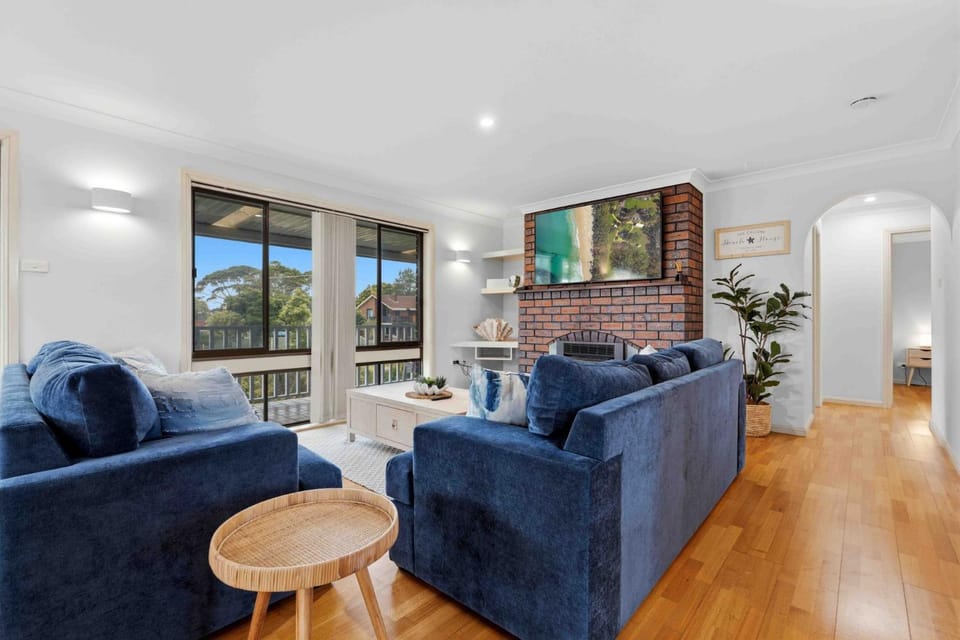 Sea La Stay Beach House by Book Jervis Bay - Spacious Dual Living Retreat in Vincentia 3 Mins Walk to the Beach House in Vincentia