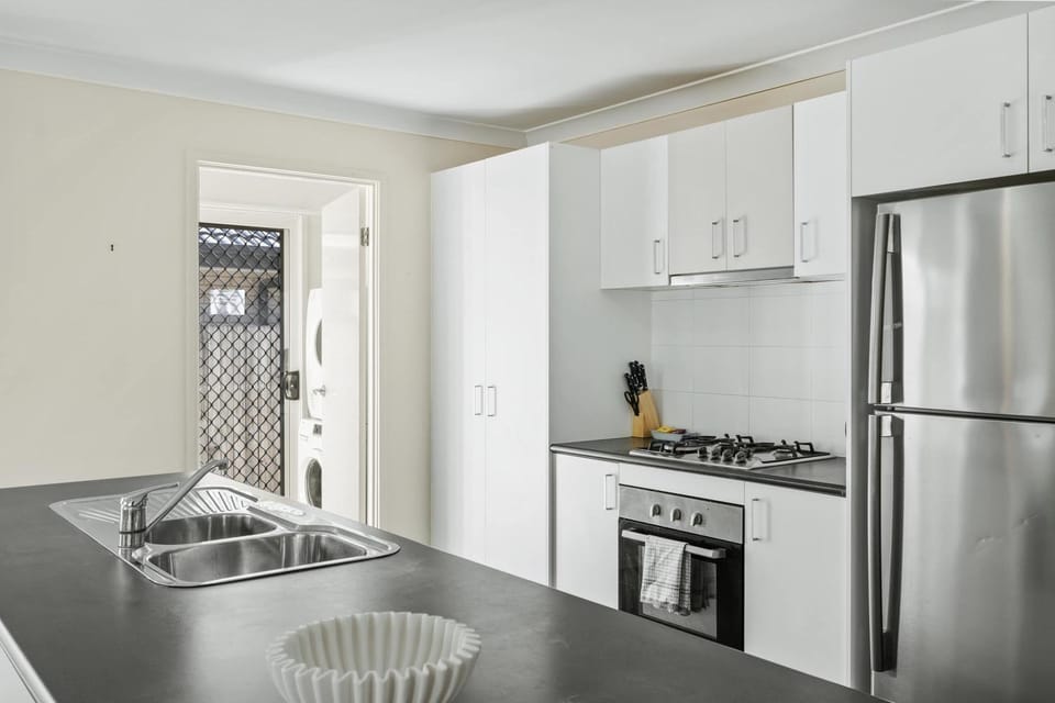 Comfortable 4BR Coomer Escape Close to Everything House in Coomera