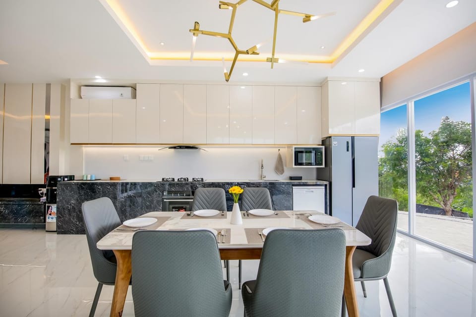 Kitchen or kitchenette, Living room, Dining area, oven