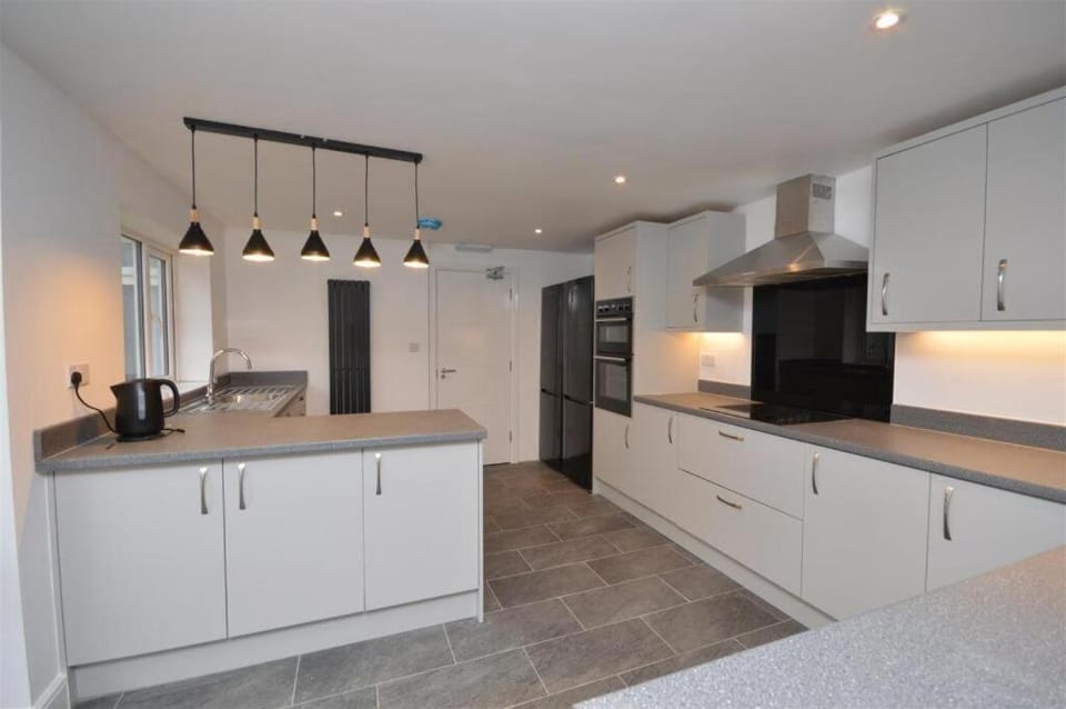 Stylish 5BR Leiston Retreat Near Sizewell & Coast Apartment in Leiston