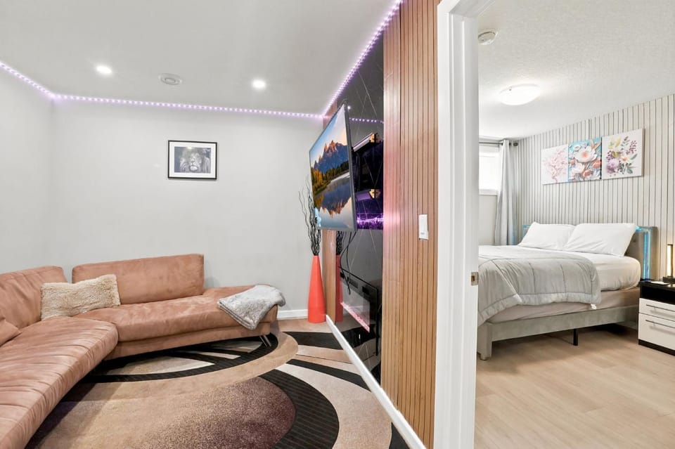 Bed, Living room, Bedroom