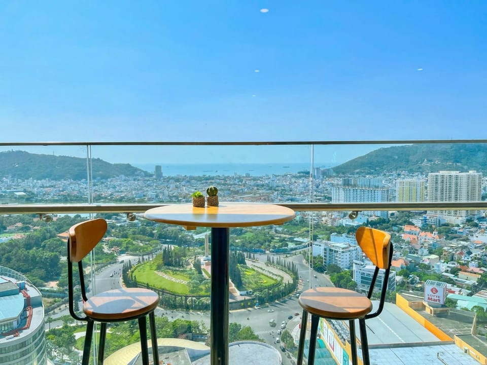 Patio, Nearby landmark, Day, Natural landscape, Bird's eye view, View (from property/room), Balcony/Terrace, Dining area, City view, Sea view