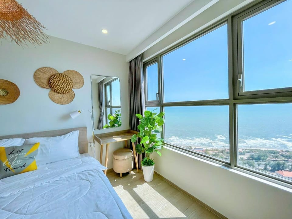 Bed, Natural landscape, View (from property/room), Balcony/Terrace, Photo of the whole room, Bedroom, City view, Sea view