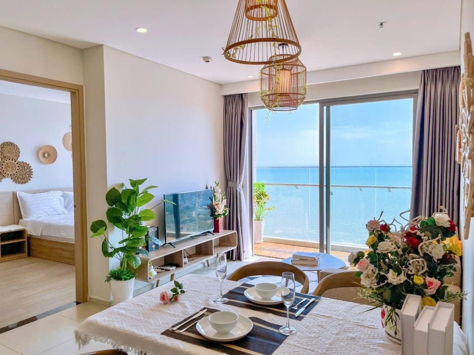 Communal lounge/ TV room, Natural landscape, TV and multimedia, Living room, Seating area, Dining area, Evening entertainment, Sea view