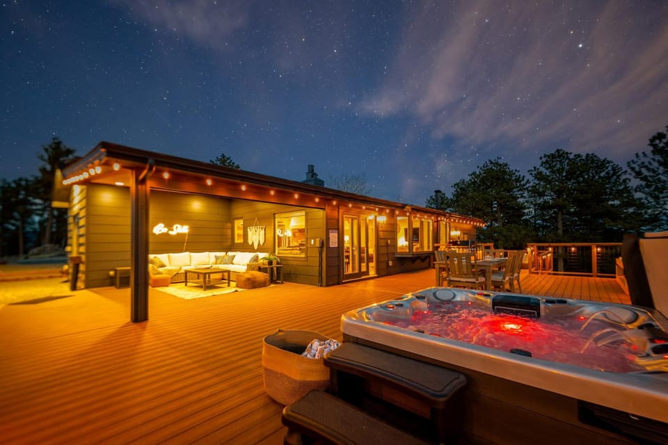 Private Sauna Retreat, Cold Plunge, Hot Tub, Views House in Bailey