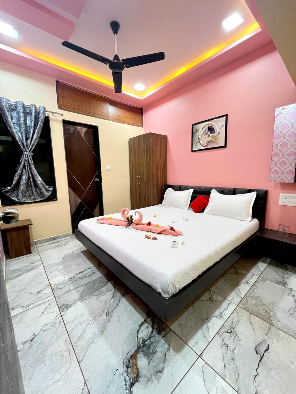 Statue jay swaminaray home stay Vacation rental in Gujarat