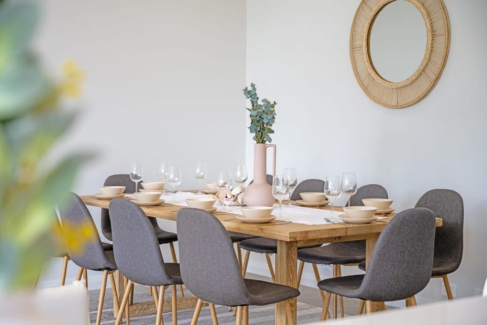 Shell Cove Sanctuary Luxurious 5BR Coastal Retreat House in Wollongong