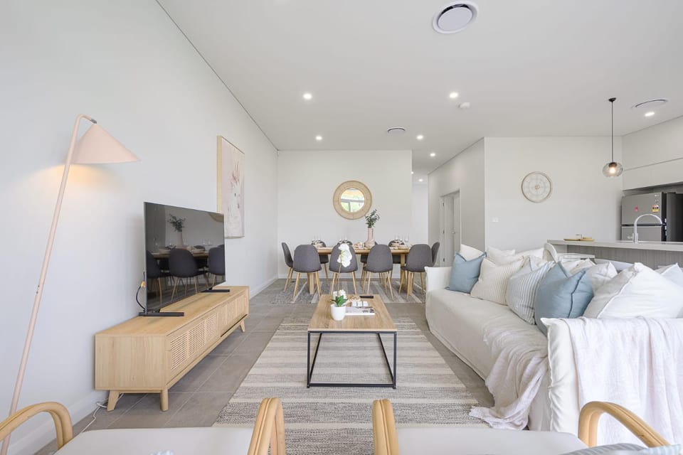 Shell Cove Sanctuary Luxurious 5BR Coastal Retreat House in Wollongong
