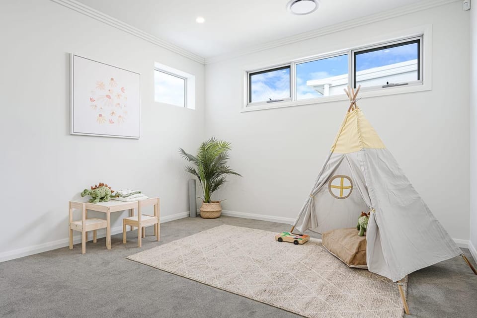 Shell Cove Sanctuary Luxurious 5BR Coastal Retreat House in Wollongong