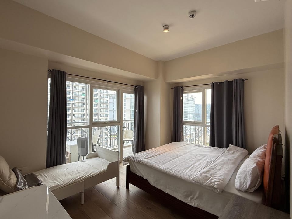 Photo of the whole room, Bedroom, Pool view