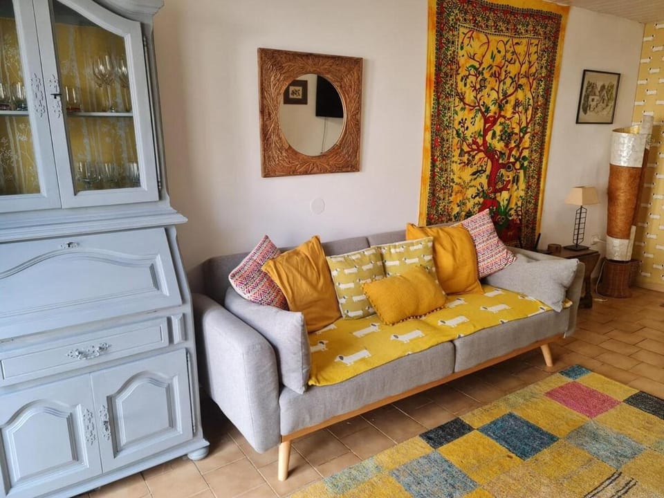 Living room, Decorative detail, Seating area, furniture