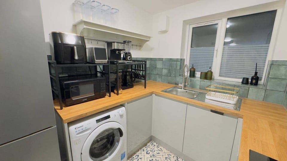 Elizabeth Line - Parking - WiFi - Sleeps 4 Apartment in Dartford
