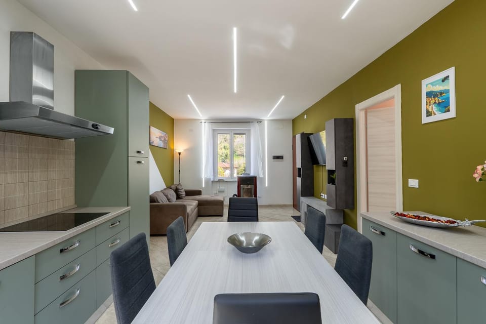 Communal lounge/ TV room, TV and multimedia, Kitchen or kitchenette, Living room, Seating area, Dining area, Evening entertainment, minibar, pet friendly