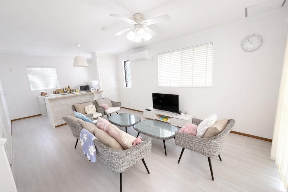 Seaside villa 5minChuraumi Near JUNGLIA 6pax Free P WiFi Villa in Okinawa Prefecture