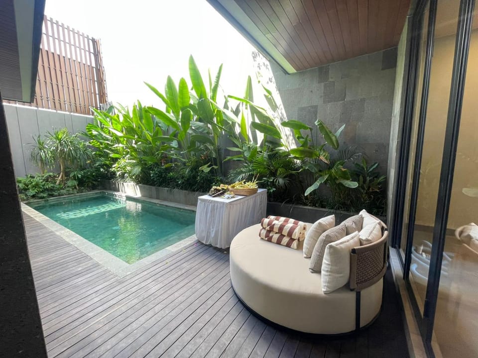 Property building, Swimming pool