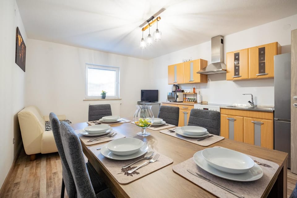 Dining area, kitchen