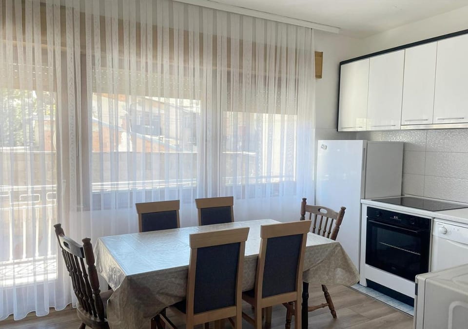 Dining area, oven, stove