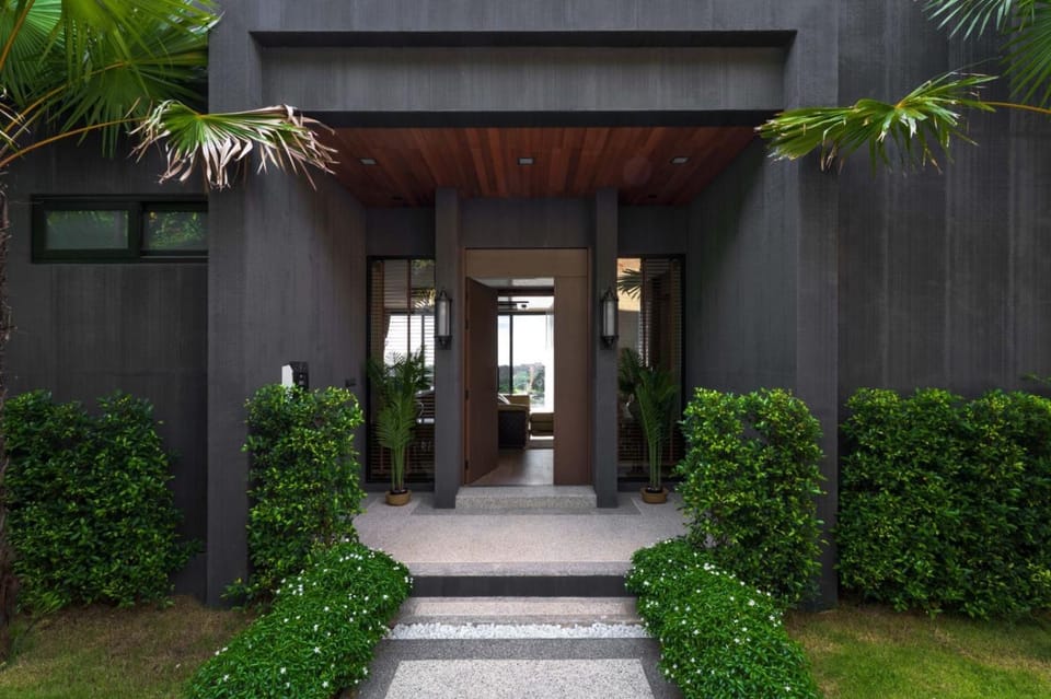 Facade/entrance