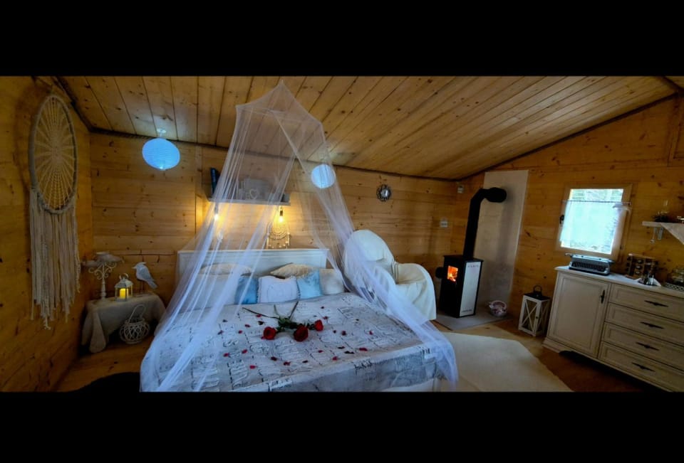 Treehouse Vtáčikovo Luxury tent in Slovakia