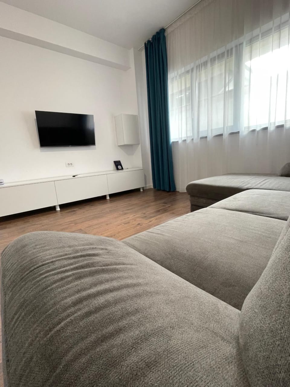 Communal lounge/ TV room, TV and multimedia, Living room, Seating area, Evening entertainment