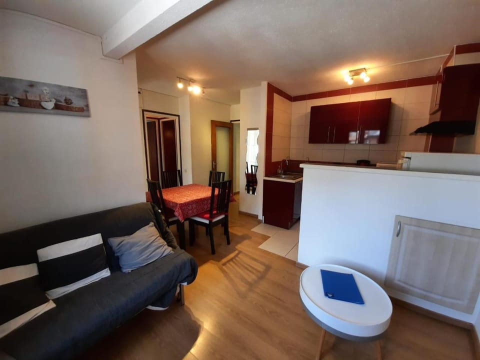 Kitchen or kitchenette, Living room, Dining area