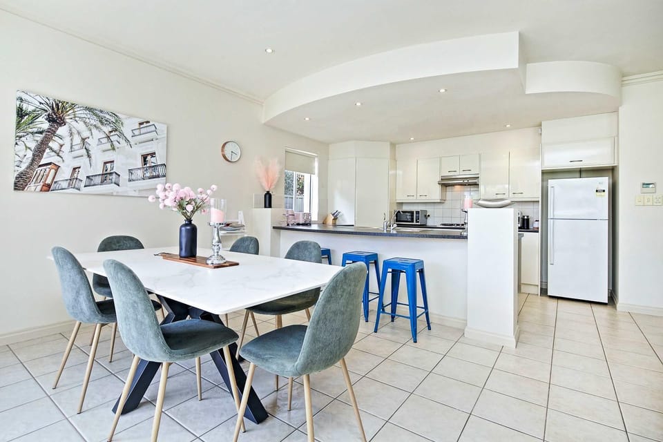 Archie's Townhouse 4BD 2BT House in Adelaide