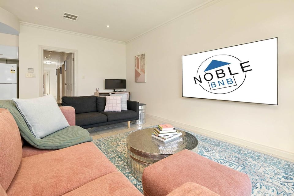 Archie's Townhouse 4BD 2BT House in Adelaide