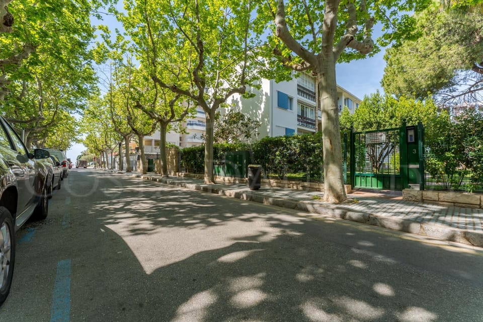 Property building, Street view