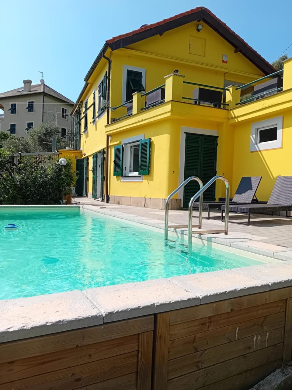 Property building, Day, Swimming pool