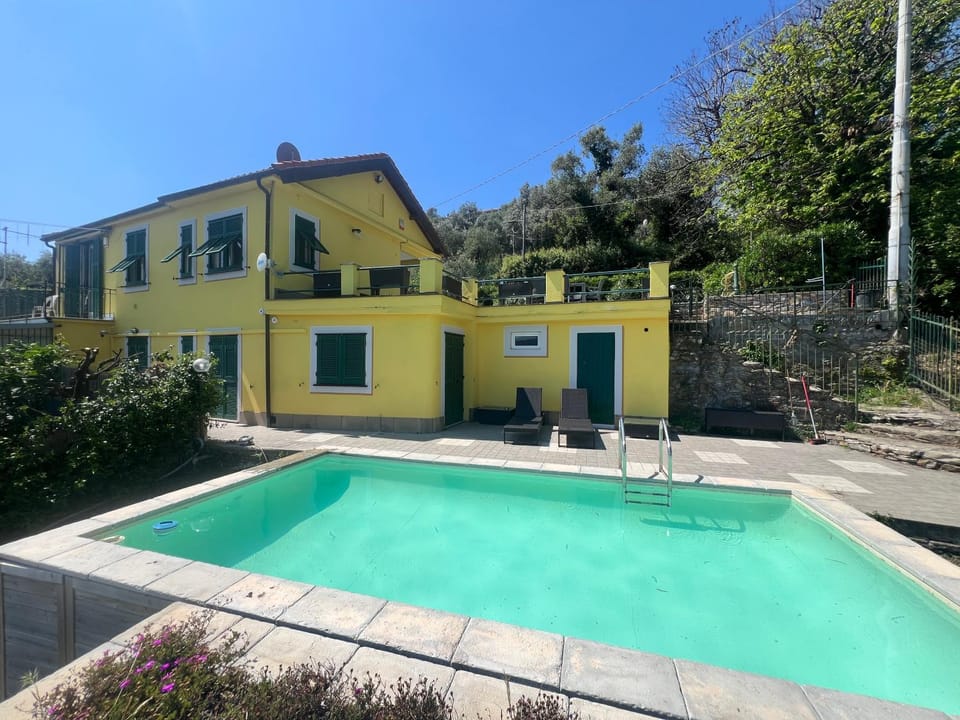 Property building, Day, Pool view, Swimming pool