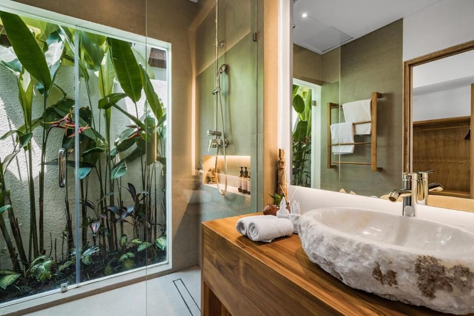 Bathroom, towels