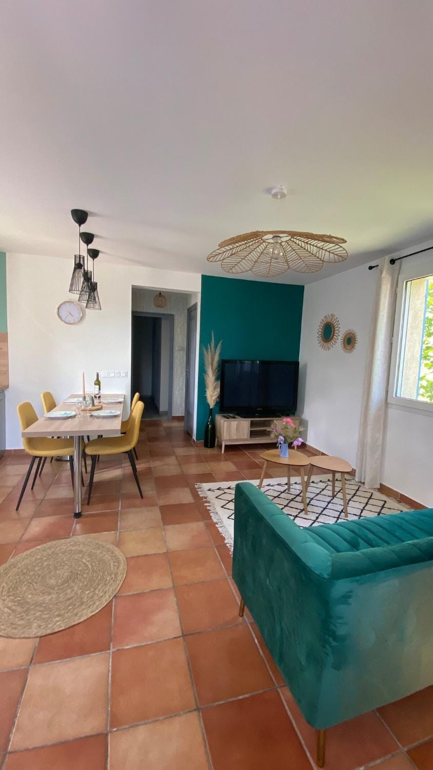 gite des violettes House in Valence