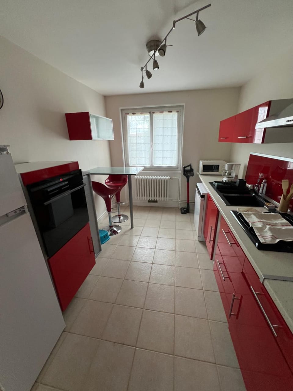 Kitchen or kitchenette, dishwasher, oven, pet friendly, stove