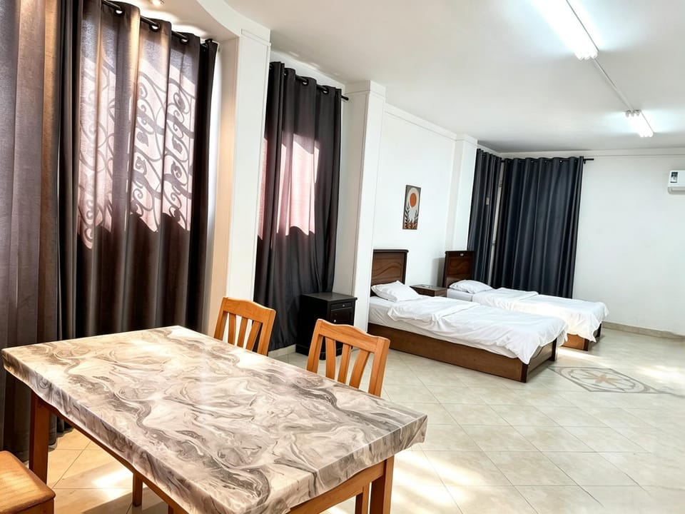 Bed, Living room, Photo of the whole room, Seating area, Dining area, Bedroom