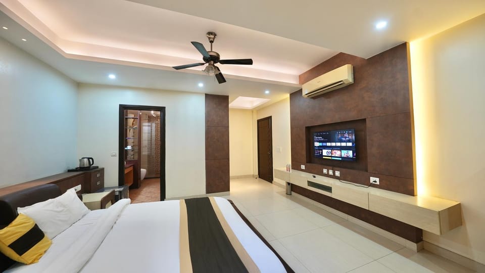 Bed, TV and multimedia, Photo of the whole room, Bedroom, air conditioner