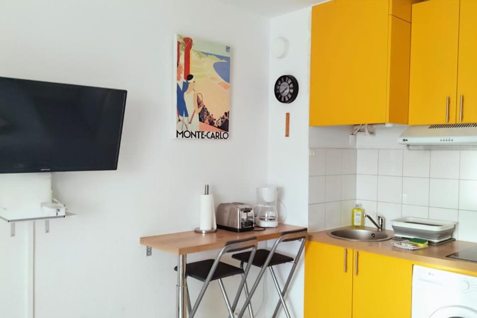 AC Studio with Parking in Sanary-sur-Mer Apartment in Sanary-sur-Mer
