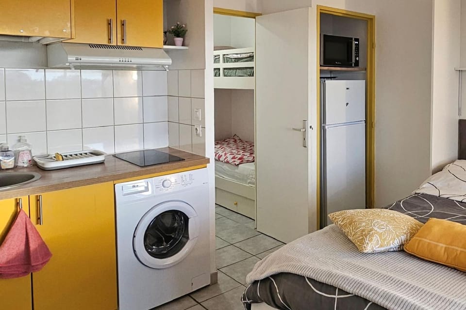 AC Studio with Parking in Sanary-sur-Mer Apartment in Sanary-sur-Mer