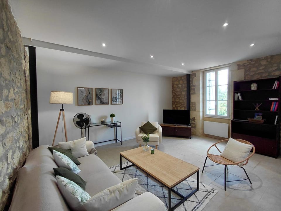 Communal lounge/ TV room, Library, Living room