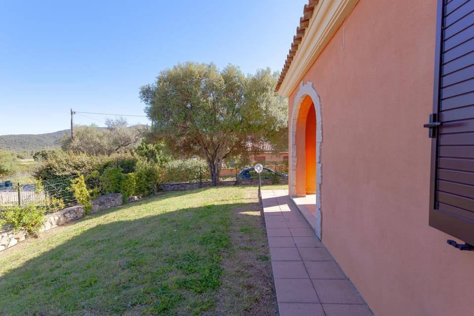 Property building, Day, Garden, Garden view