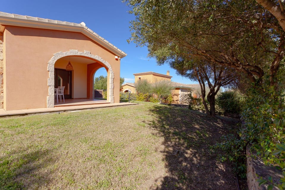 Property building, Patio, Day, Garden, Garden view